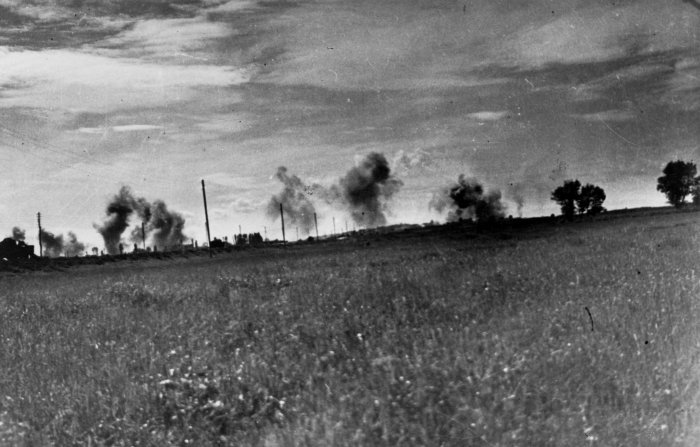 bombing_on_the_road_from_larissa_to_volos._1941._da08231.jpg