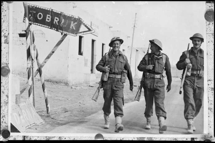 nz_soldiers_on_the_derna_road_tobruk_during_the_advance_into_libya_during_ww2._da02270f.jpg