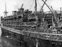  2nd NZEF soldiers of the 7th reinforcement departing on an unidentified troopship, circa November 1941.