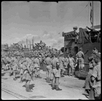 New Zealand soldiers arrive at Taranto, Italy, during World War 2.  Photograph taken by W A Brodie, 14 October 1943.Caption on file print reads: 